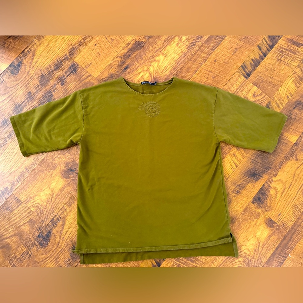 Gideon shirt with embroidered design